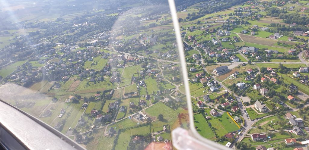 Polje z besedilom: ... no co się gapicie, właśnie dopiero co wylądowałem, ... hej ty maleńki nie dotykaj sterów, możesz coś złamać